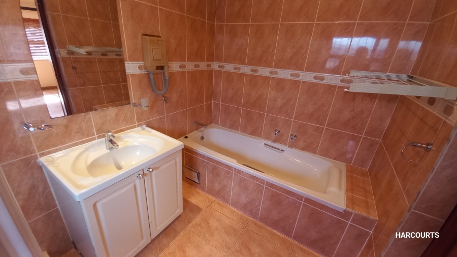 To Let 4 Bedroom Property for Rent in Gatesville Western Cape